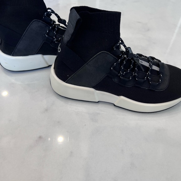 ✨ALO YOGA✨Wanderer Sneakers - Picture 7 of 12